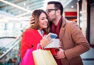 Use Credit Card Perks to Save Money on Valentine's Day Shopping