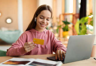 Research: Complete Student Guide: Things To Consider For Your First Credit Card - Credit-Land.com